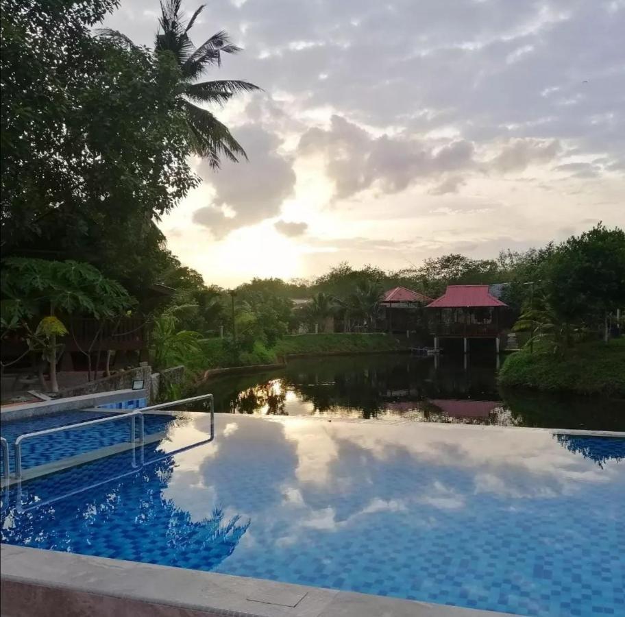 Api-Api Eco Chalet Pantai Kok Exteriör bild